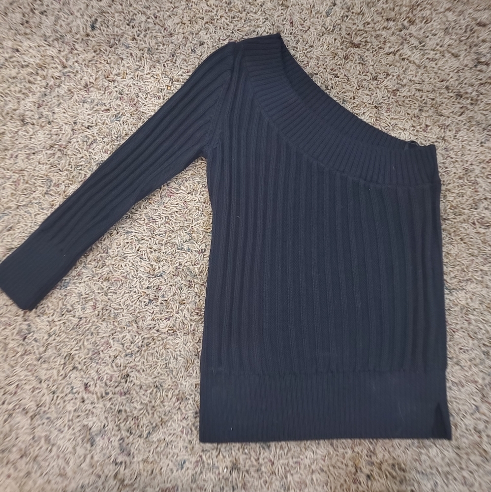 One shoulder sweater